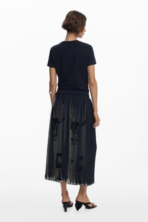 Theoutfithaus.shop210f12a40e 4