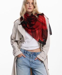 Theoutfithaus.shop2380054a5c 2