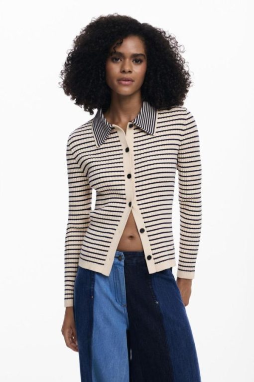 Theoutfithaus.shop80882f7f2e 3